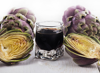 Alcoholic drink with artichoke extract.
