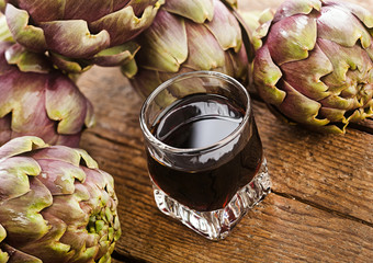 Alcoholic drink with artichoke extract.