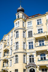 Fototapeta na wymiar Old yellow building seen in Berlin