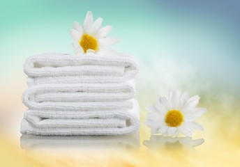 Obraz na płótnie Canvas Towel. Towels and Daisies