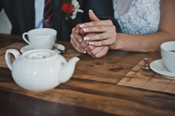 Tea drinking of the newly-married couple 2468.