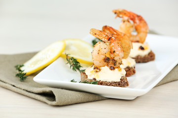 Appetizer canape with shrimp and lemon