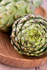 Obraz premium artichokes on wooden surface