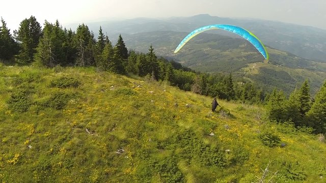 Following paraglider that takes off