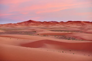 Selbstklebende Fototapete Dürre Blick auf die Wüste Sahara in Merzouga, Marokko, bei Sonnenuntergang