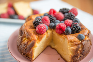 Käsekuchen mit Beeren