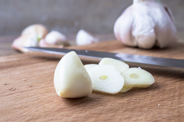 Chopped garlic slices