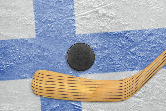 Hockey puck, hockey stick and the Finnish flag