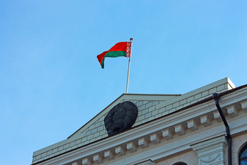 Минский городской совет депутатов с флагом Беларуси, Минск