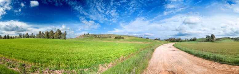 Sardegna, panorama di campagna in primavera