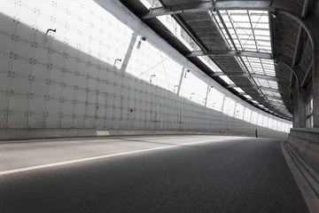 Lichtdoorlatende rolgordijnen zonder boren Tunnel Lege tunnel van moderne stad