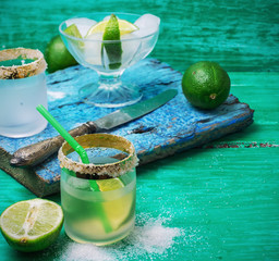 alcoholic cocktail with additions of lime