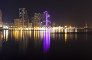 Fototapeta premium Ночной город. Лагуна Халид. Шарджа