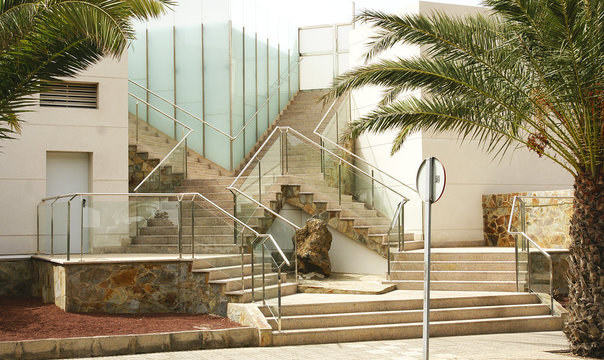 Escaleras en un edificio de Arrecife, Lanzarote