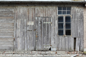 Alter verwitterter Schuppen