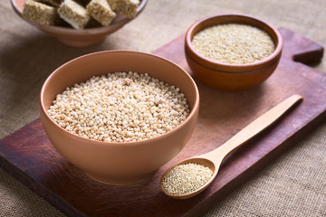 Popped white quinoa (lat. Chenopodium quinoa) cereal