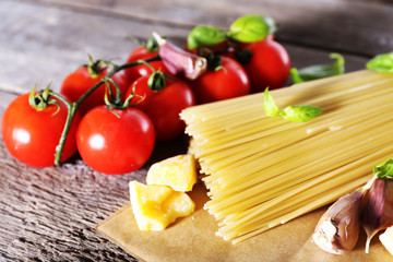 Pasta with cherry tomatoes and other ingredients