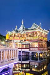 Obraz premium shanghai yuyuan garden in nightfall,China