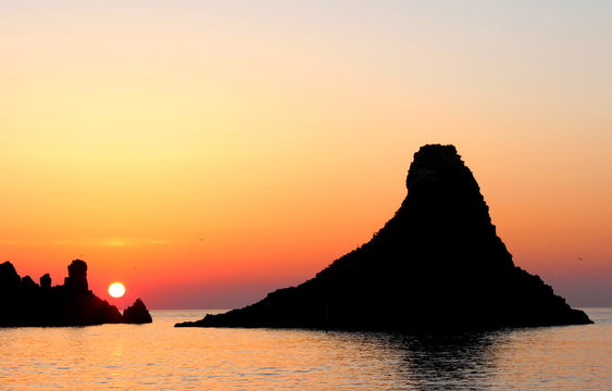 Faraglioni di Acitrezza Sicilia