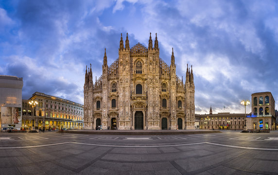 Panorama of Duomo di Milano (Milan Cathedral) and Piazza del Duo