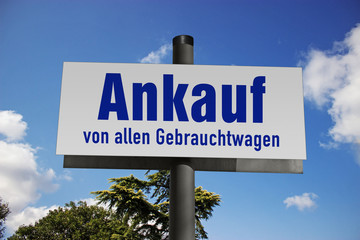 Fototapeta premium Gebrauchtwagen-Ankauf blau