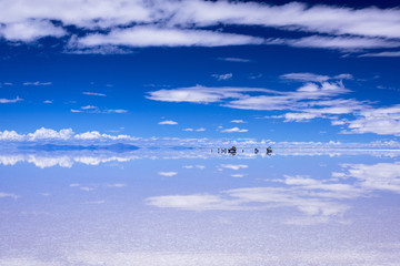 Fototapeta na wymiar ミラーレイク・ウユニ塩湖の絶景