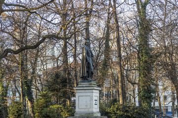 Fototapeta premium statue of Friedrich von SChiller at the Maximiliansplatz in Muni