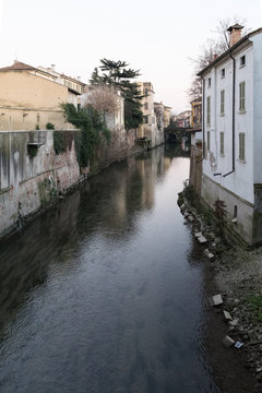 Canale d'acqua in centro a Mantova