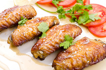 Grilled chicken wings and vegetables