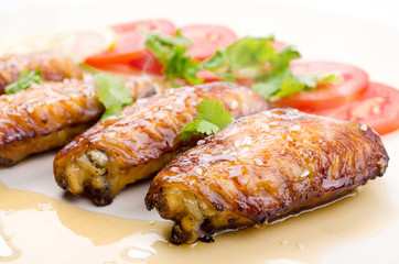 Grilled chicken wings and vegetables