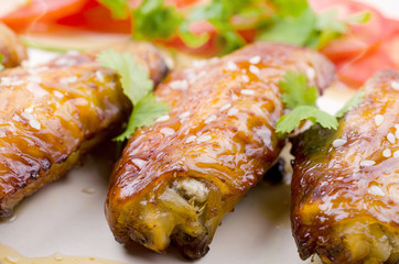 Grilled chicken wings and vegetables
