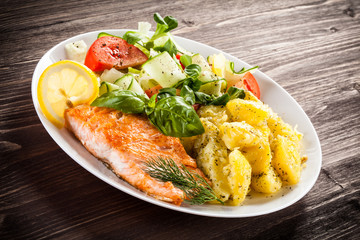 Grilled salmon and vegetables