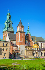 Fototapeta na wymiar Wawel Castle and cathedral in Krakow, Poland
