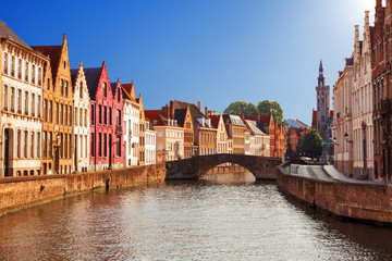 Canaux de Bruges : Spiegelrei et Jan van Eyckplein en arrière-plan
