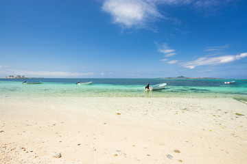 Fototapeta na wymiar 沖縄のビーチ・備瀬の浜