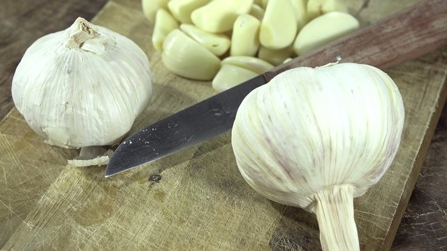 Peeled Garlic (not seamless loopable) 4K UHD footage