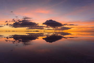 ミラーレイク・ウユニ塩湖の夕景