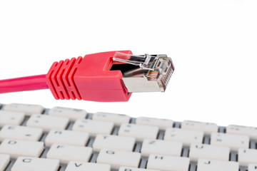 Netzwerkkabel auf Tastatur