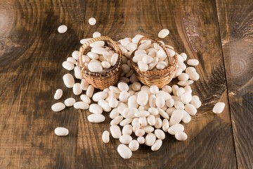 Fototapeta na wymiar white beans in baskets
