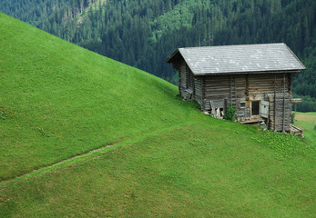 Fototapeta na wymiar Old wooden building in Austrian Alps