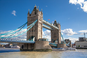 Fototapeta na wymiar LONDON, UK - AUGUST 16, 2014: Tower bridge 
