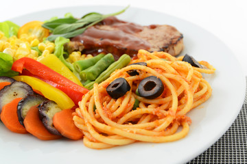 おいしそうなスパゲティセット