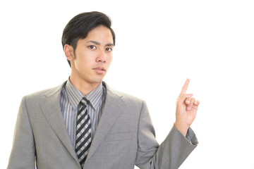 真剣な表情のビジネスマン