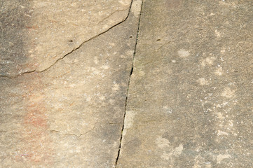 Sandstein Gehwegplatte mit Rissen