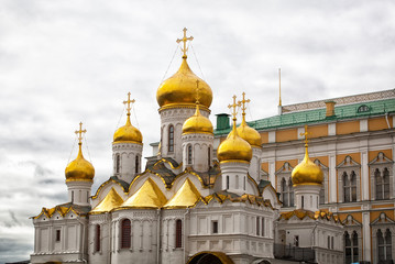 Fototapeta na wymiar gold domes of Annunciation Cathedral in Moscow Kremlin,