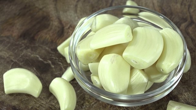 Portion of peeled Garlic (not seamless loopable) 4K UHD footage