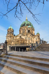 Fototapeta premium Berliner Dom in der Morgensonne