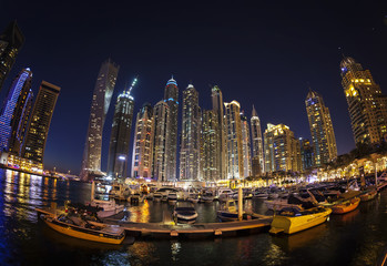 Fototapeta na wymiar Dubai Marina at dusk