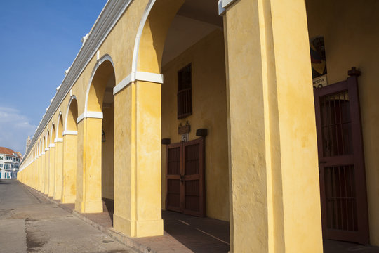 Vista de la hist&oacute;rica estructura de Las B&oacute;vedas en Cartagena de Indias