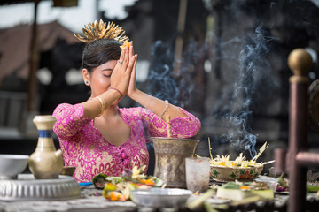 Beautiful Asian woman prays in the temple - obrazy, fototapety, plakaty
